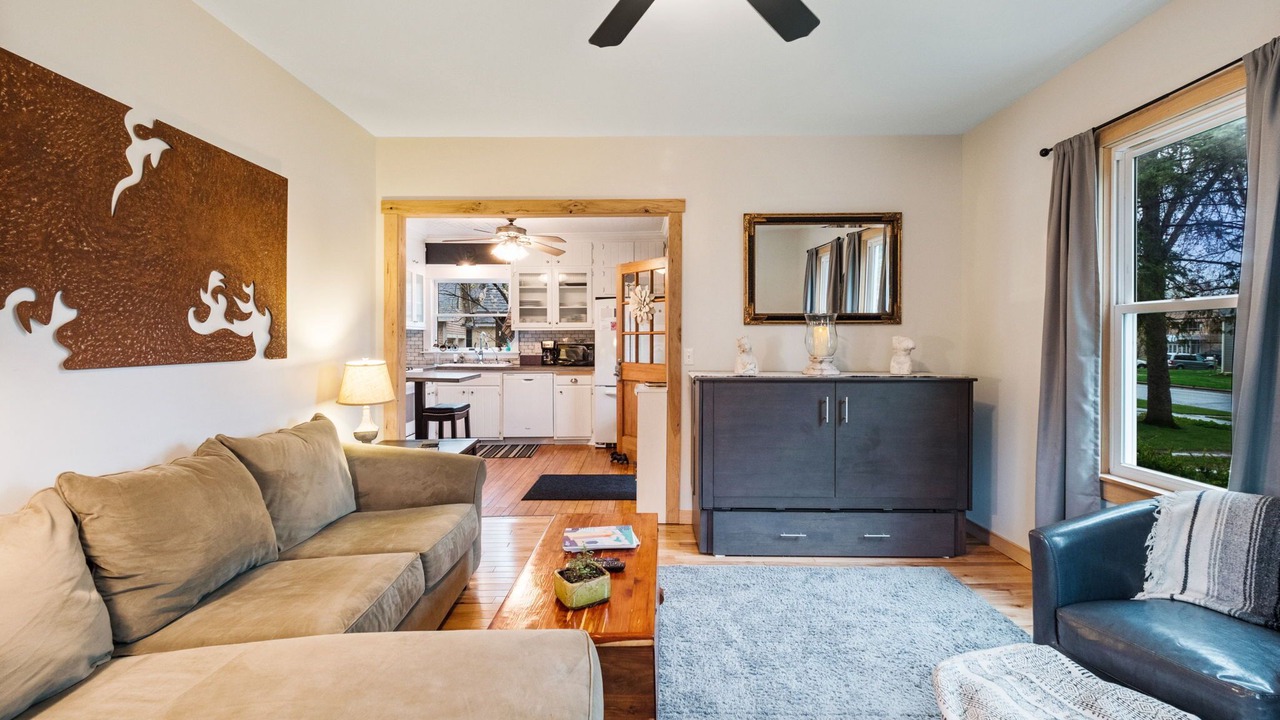 Photo of Livingroom in Hudson