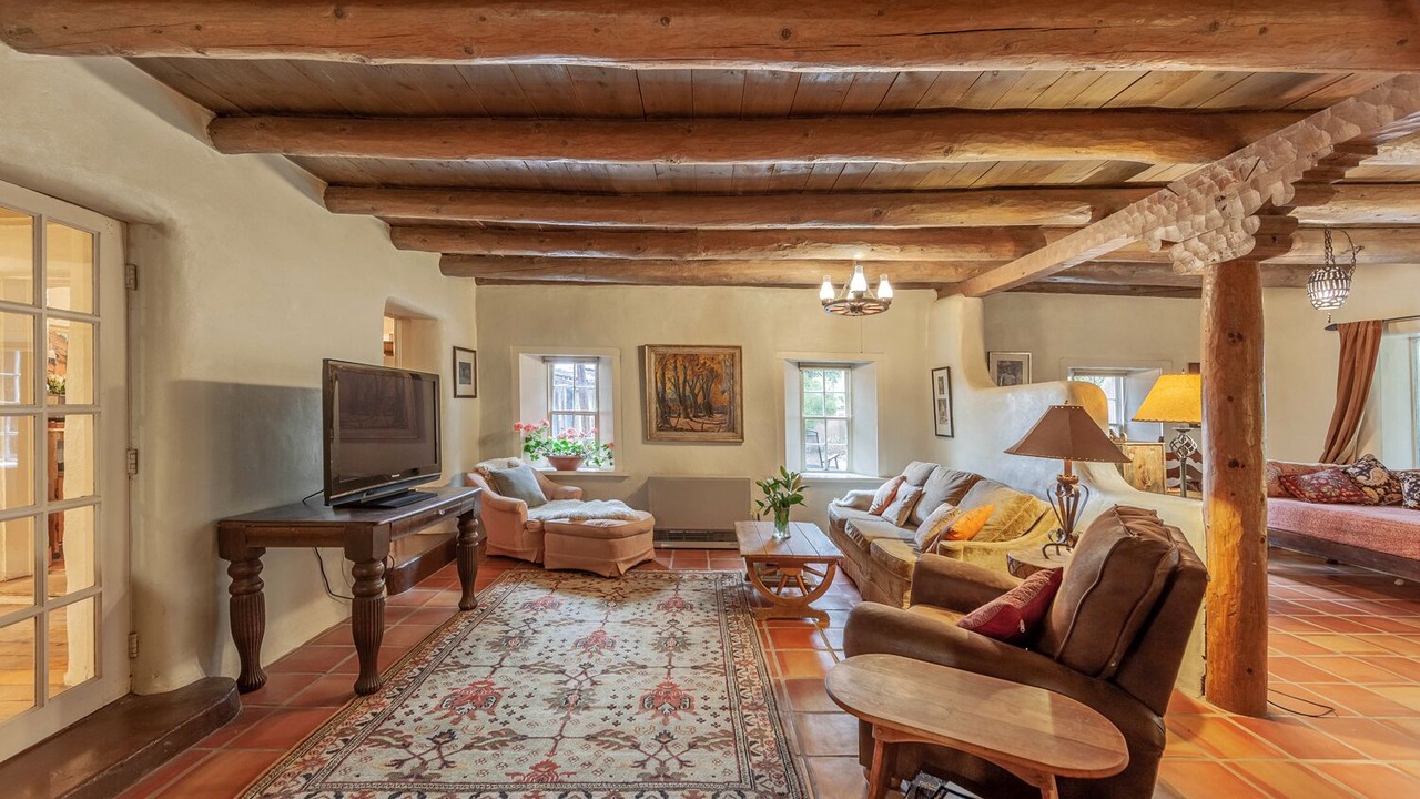 Photo of Livingroom in Taos