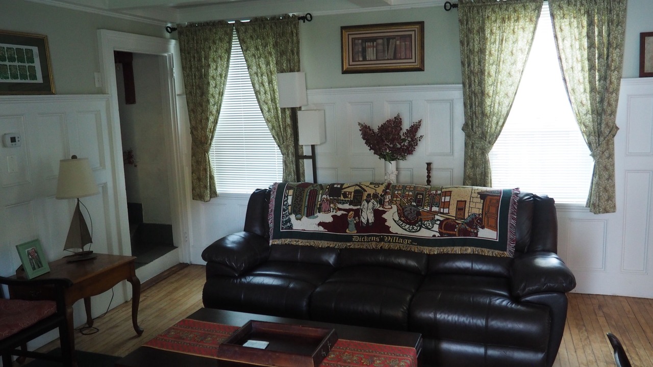 Photo of Livingroom in Lee