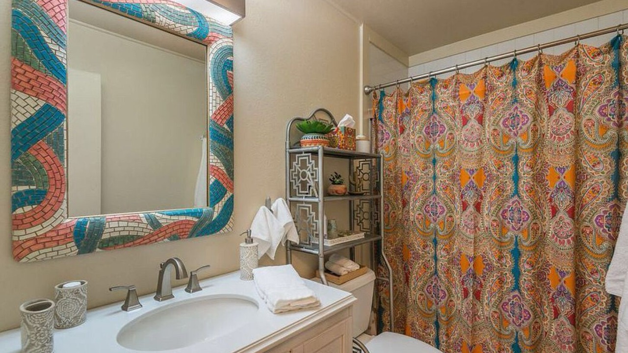 Photo of Bathroom in South Capitol