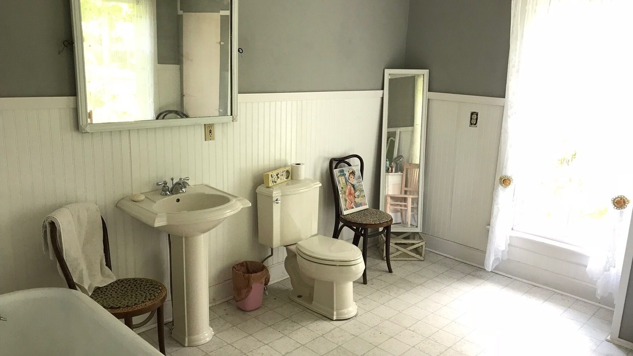 Photo of Bathroom in Huletts Landing