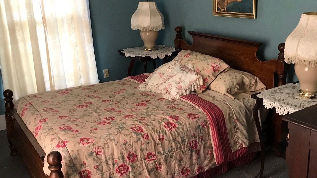 Photo of Bedroom in Huletts Landing