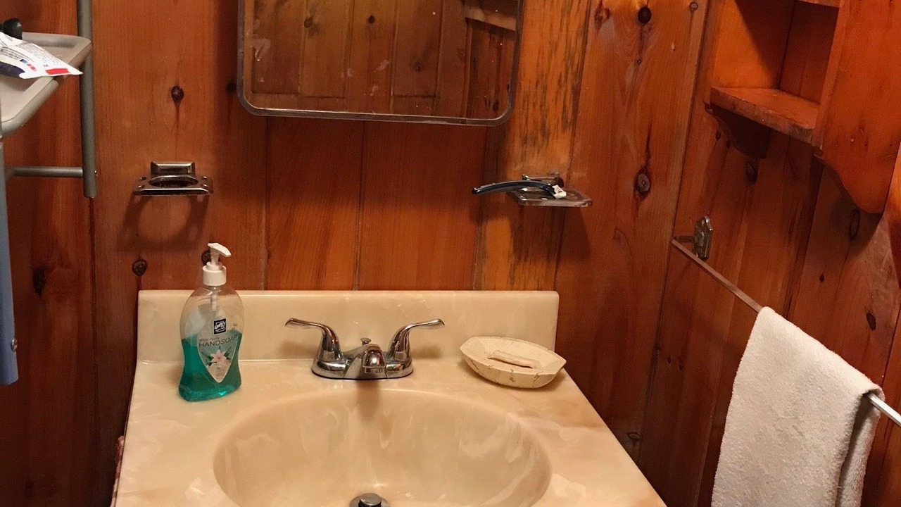 Photo of Bathroom in Huletts Landing