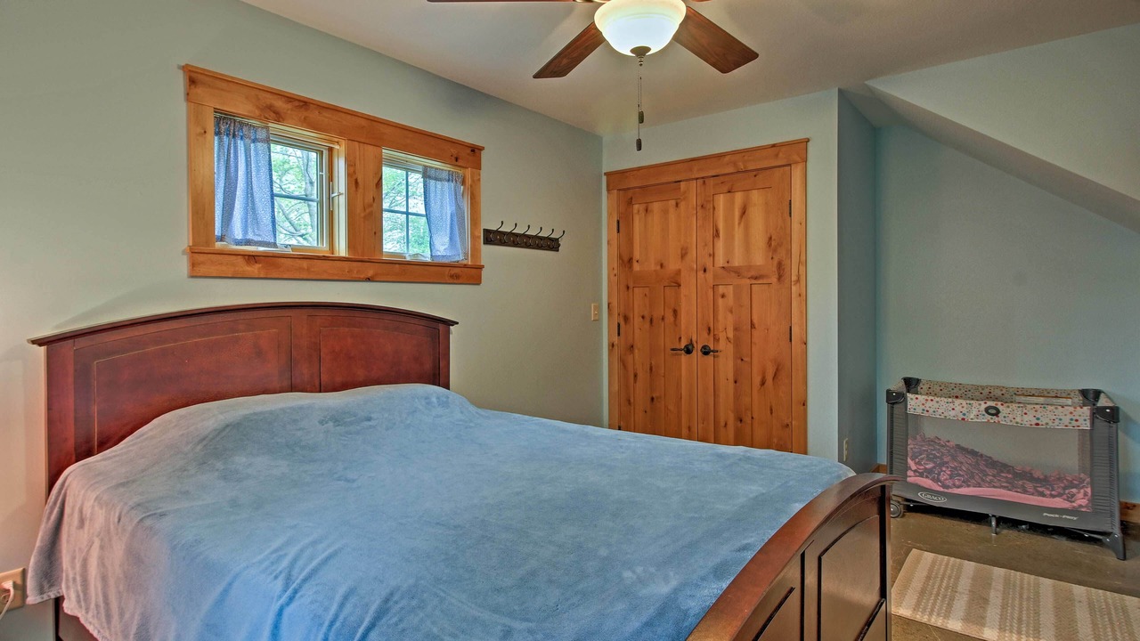 Photo of Bedroom in Federal Dam