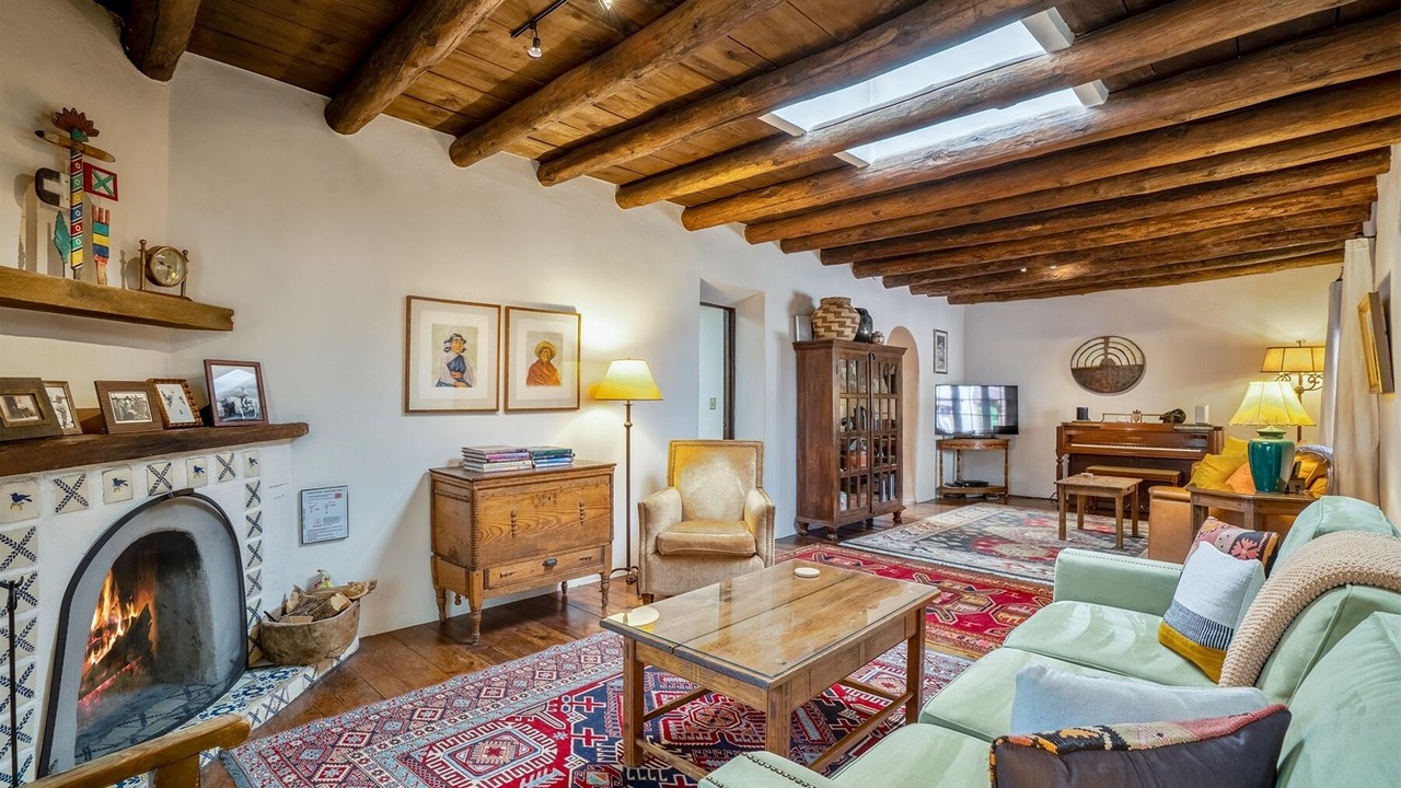 Photo of Livingroom in Historic Eastside