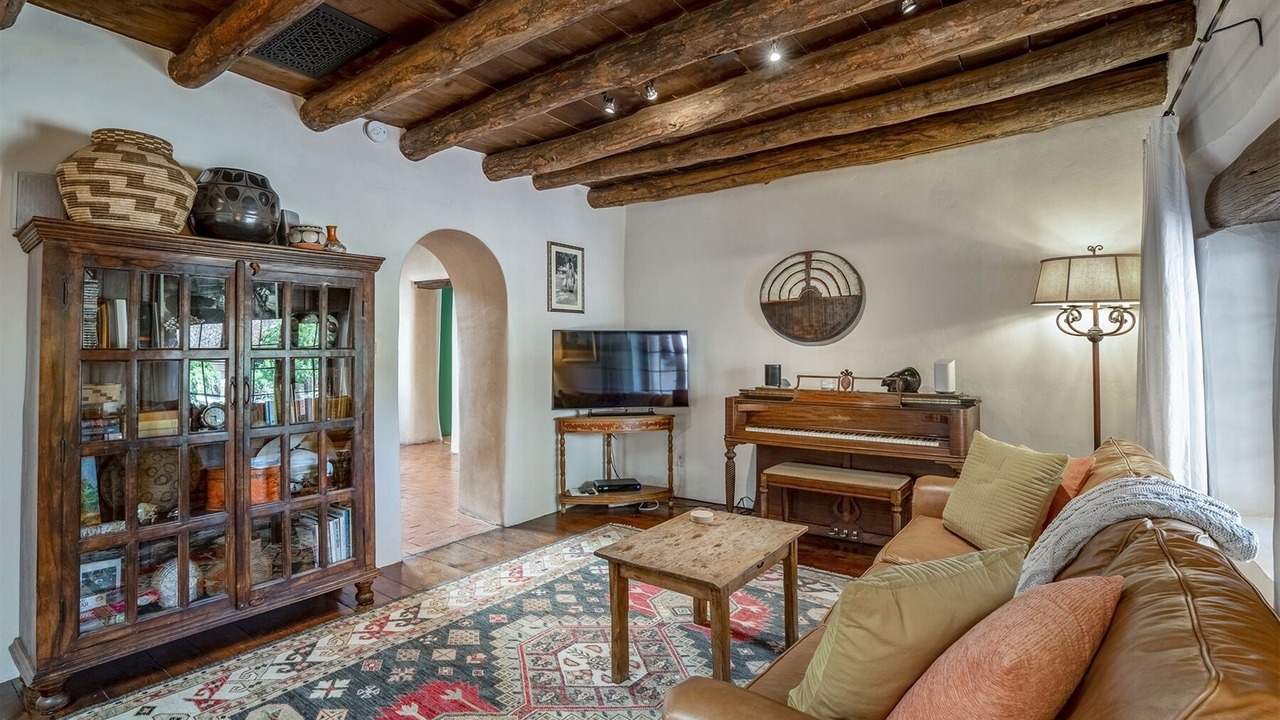 Photo of Livingroom in Historic Eastside