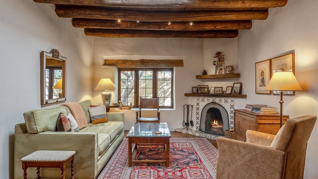 Photo of Livingroom in Historic Eastside