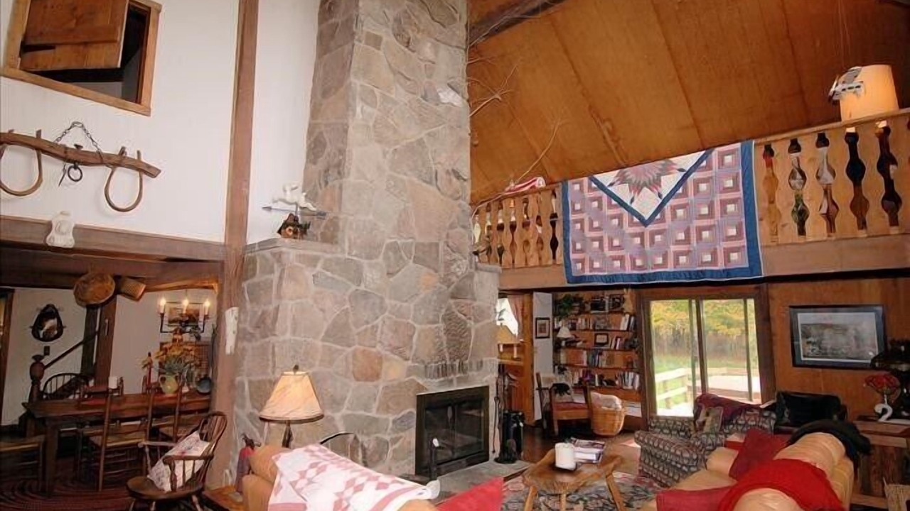 Photo of Livingroom in Old Timberline