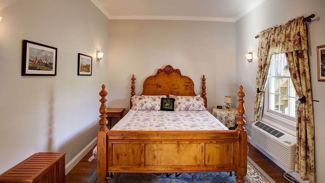 Photo of Bedroom in Round Hill