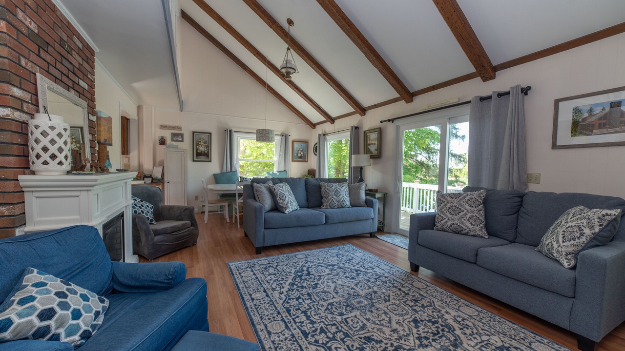 Photo of Livingroom in North Adams