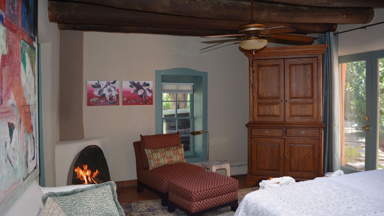 Photo of Livingroom in Taos