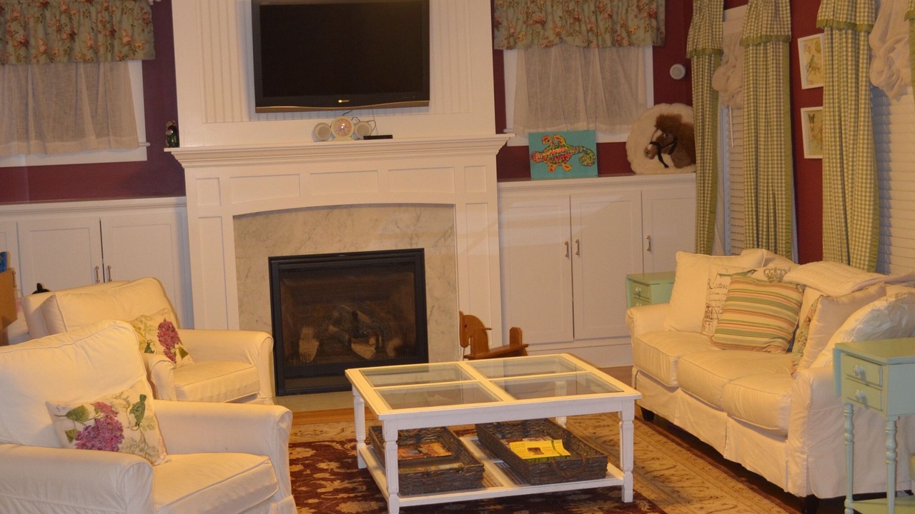 Photo of Livingroom in Saratoga Springs