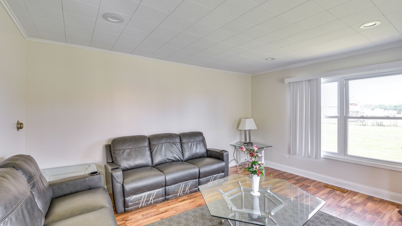 Photo of Livingroom in Shorewood-Tower Hills-Harbert