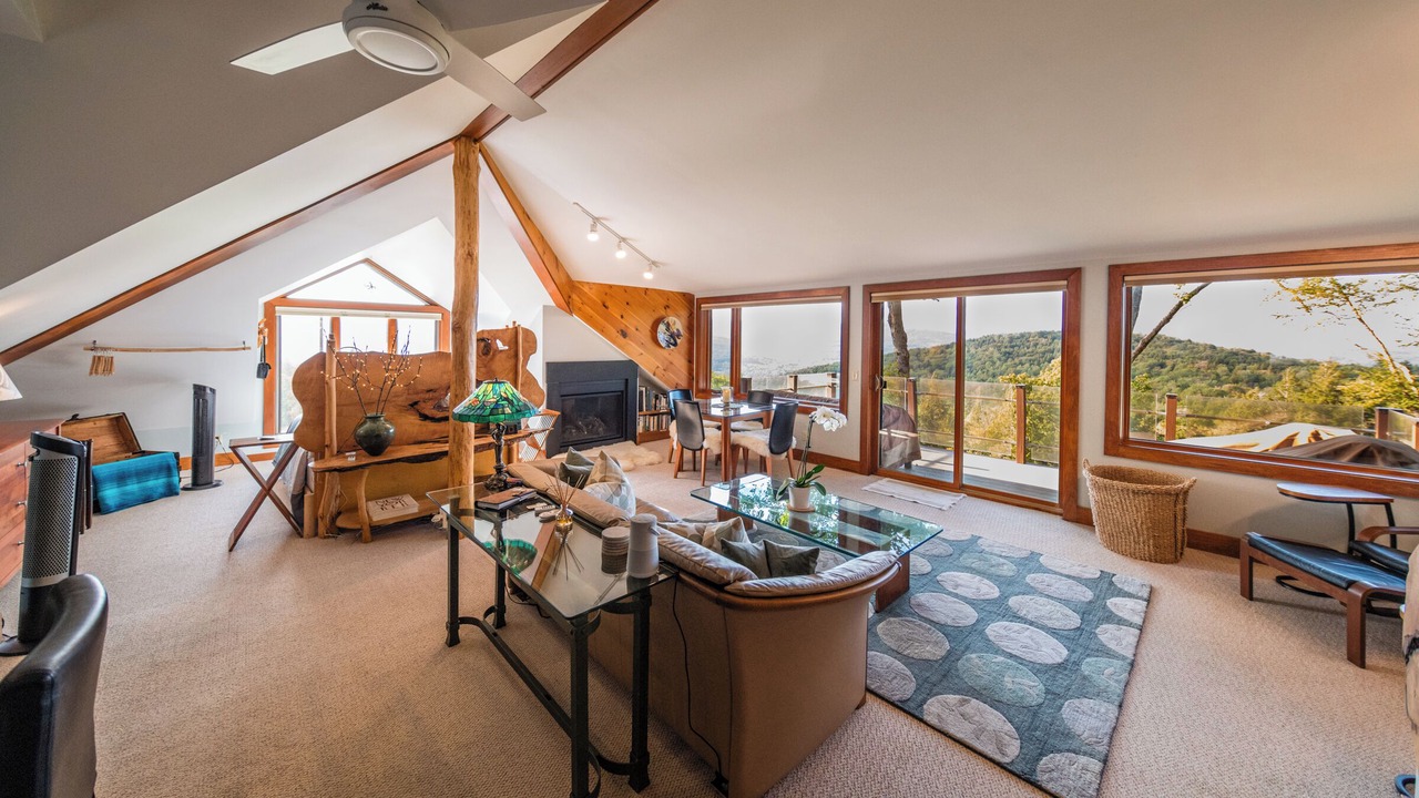 Photo of Livingroom in Moretown