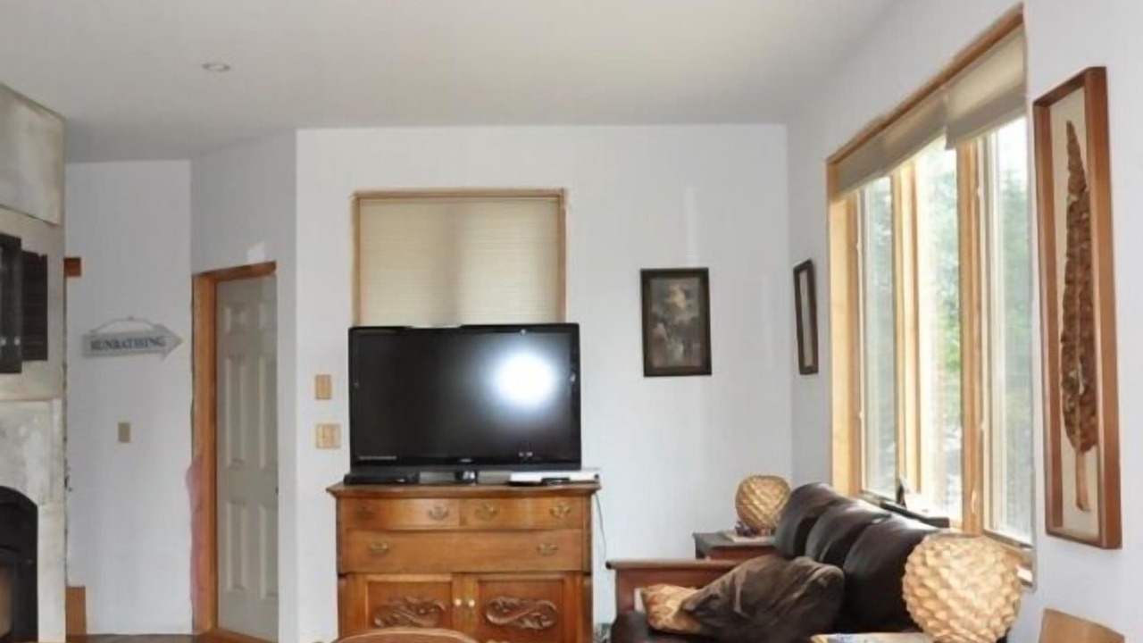 Photo of Livingroom in Ellenburg Depot