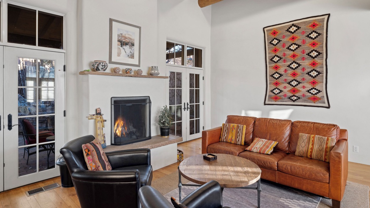Photo of Livingroom in Historic Eastside