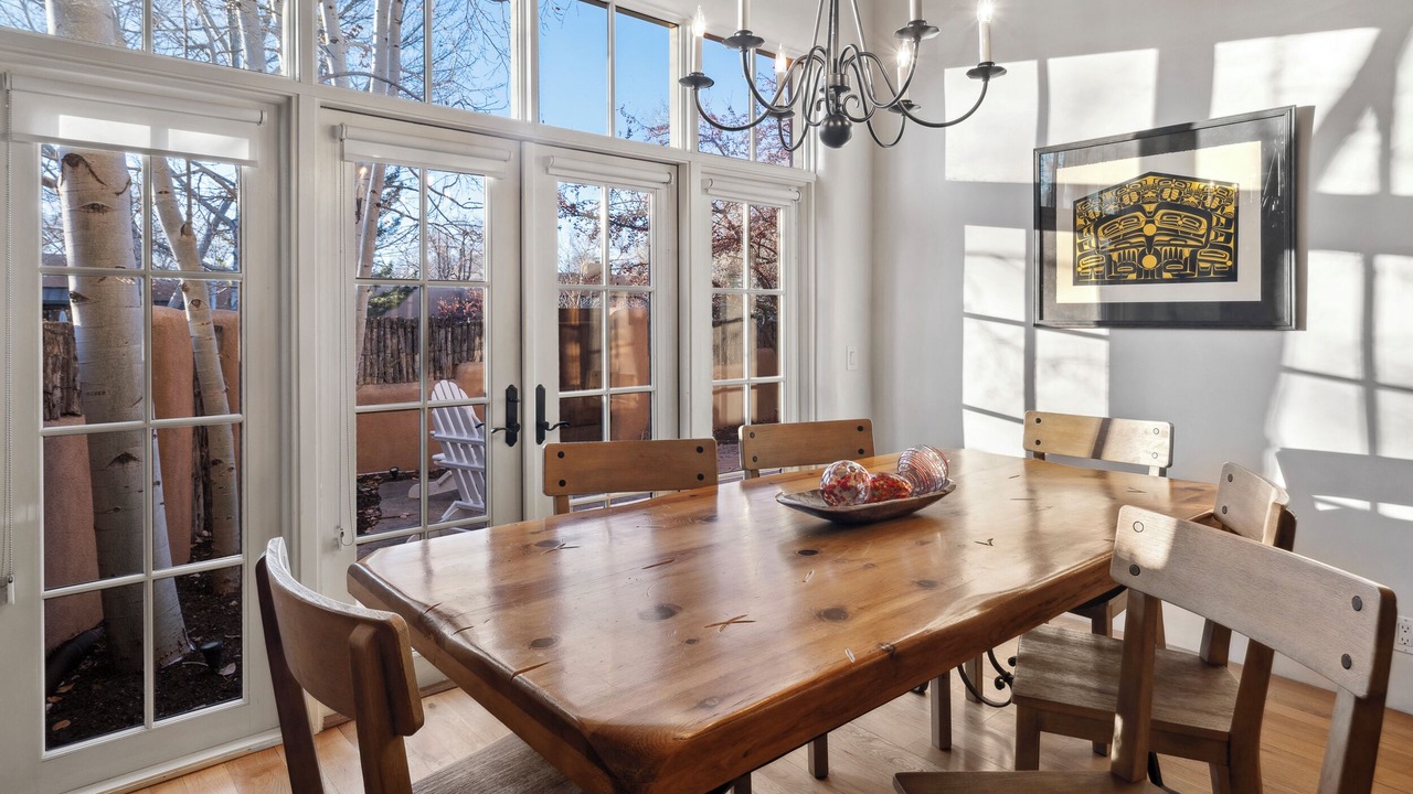 Photo of Livingroom in Historic Eastside