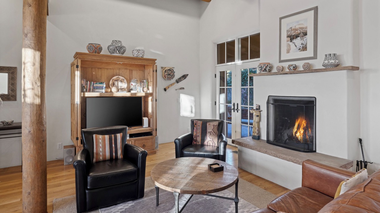Photo of Livingroom in Historic Eastside