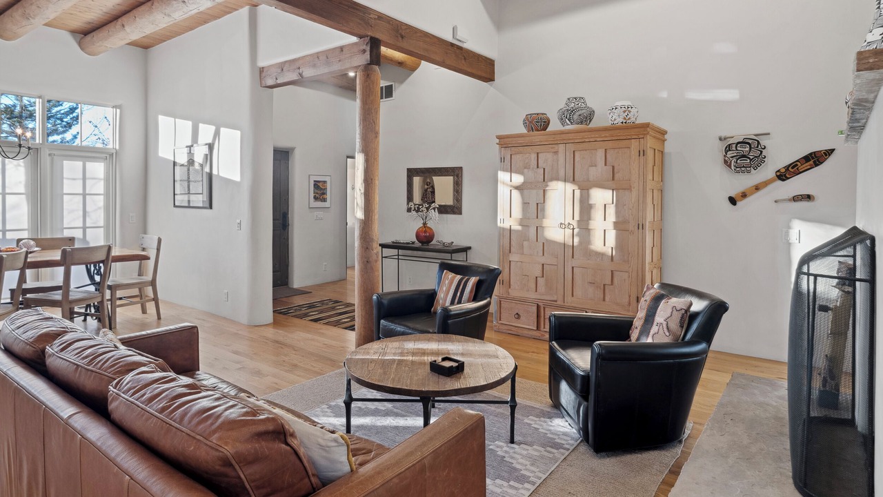 Photo of Livingroom in Historic Eastside