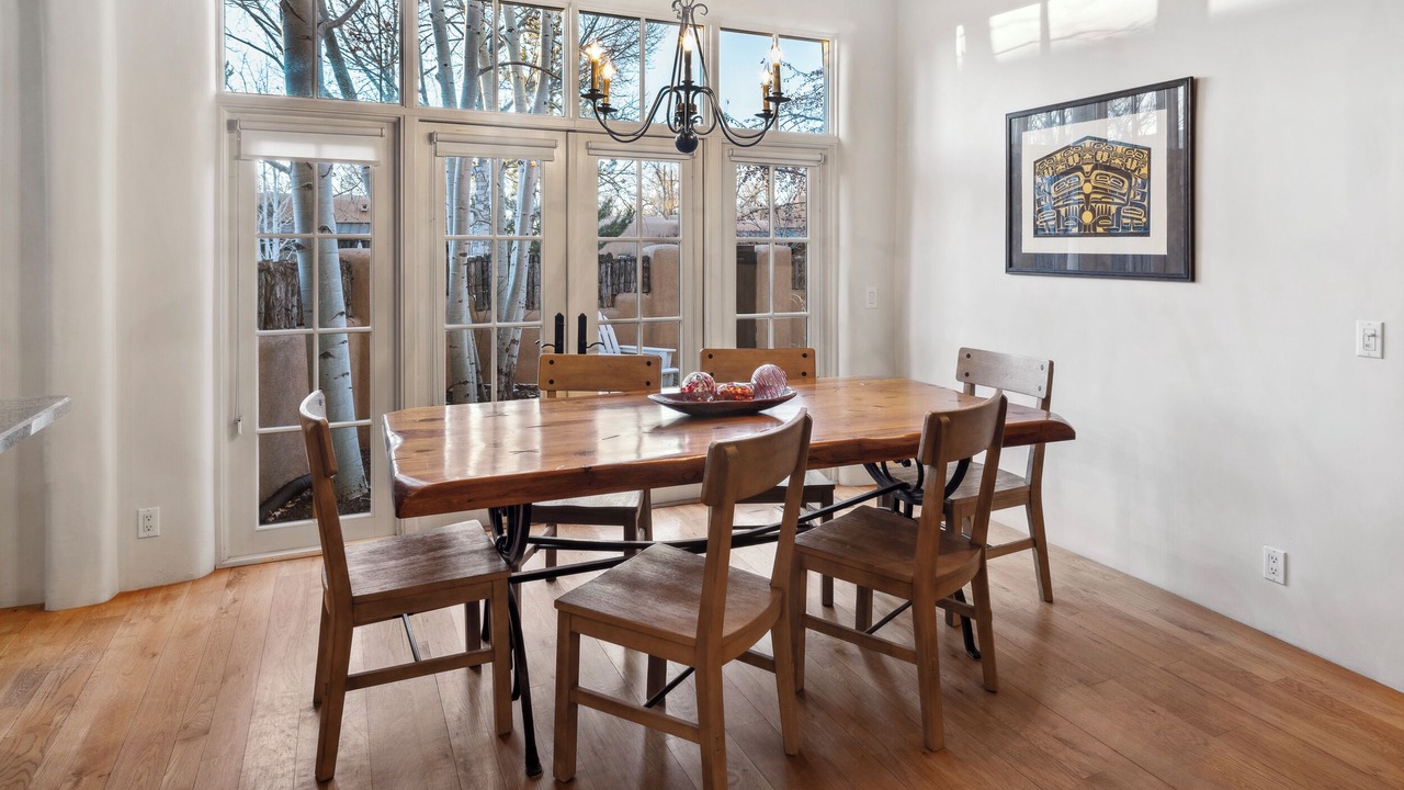 Photo of Livingroom in Historic Eastside
