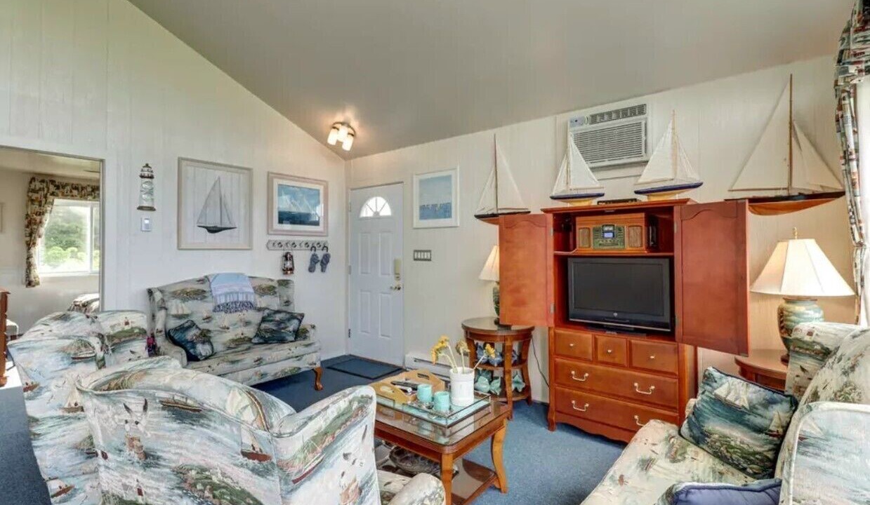 Photo of Livingroom in South Hero
