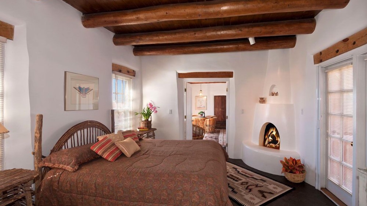 Photo of Livingroom in Historic Eastside