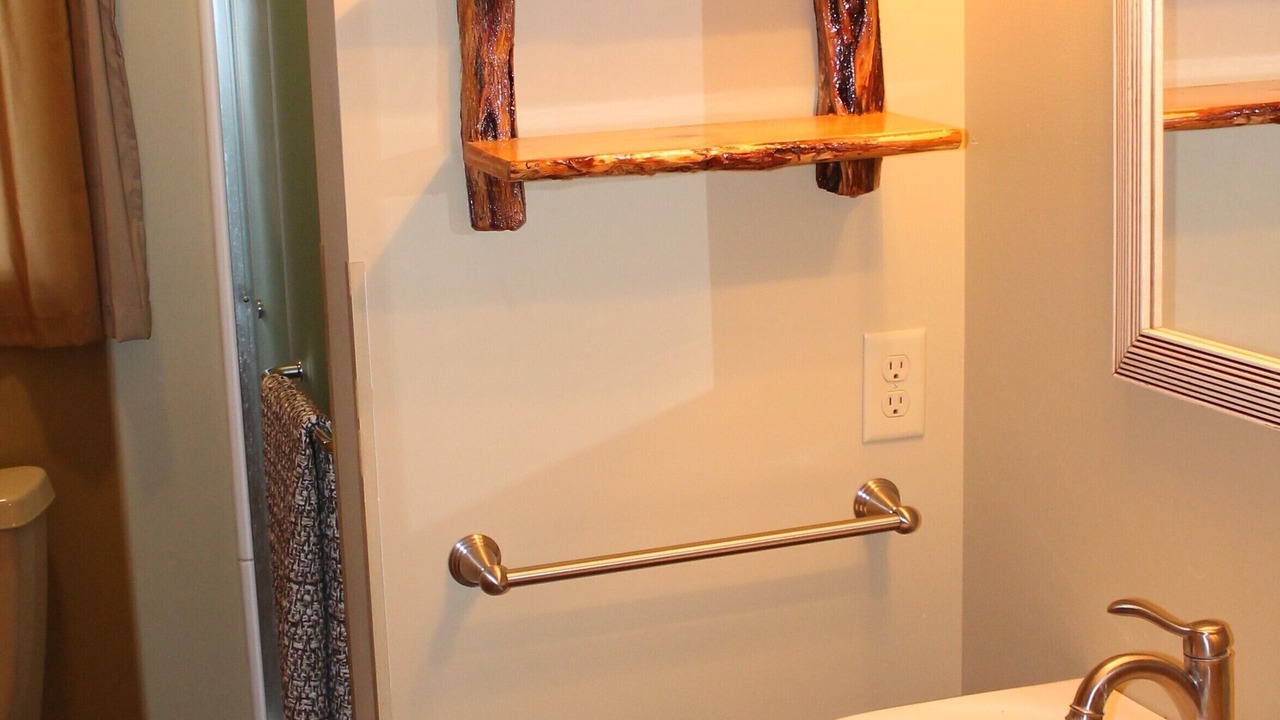 Photo of Bathroom in Bay Lake