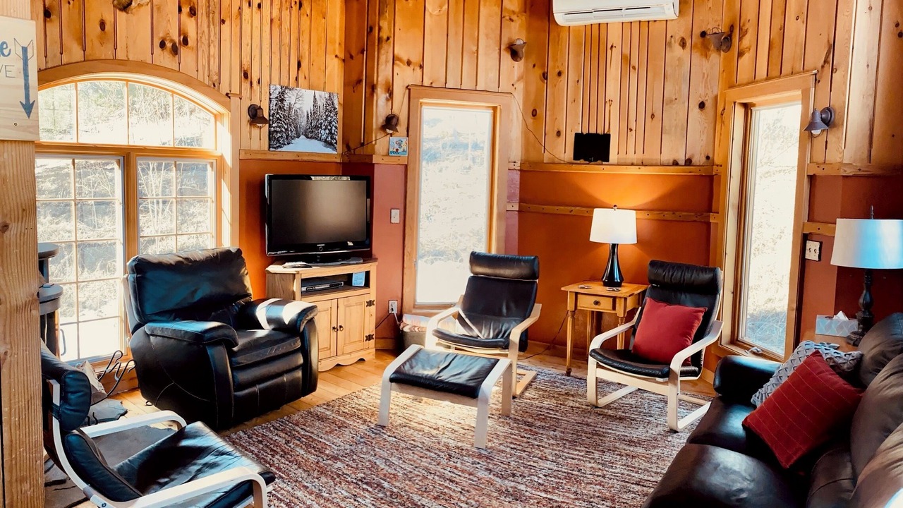 Photo of Livingroom in French River