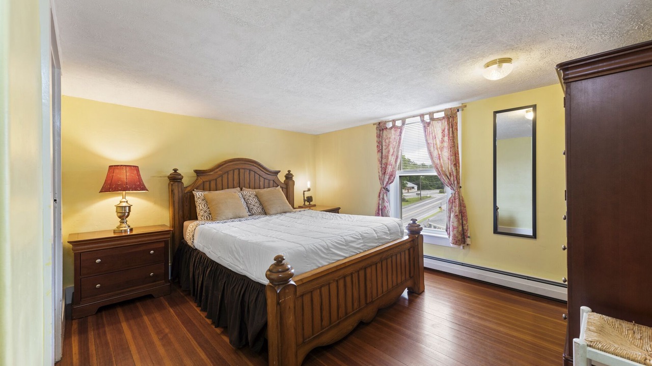 Photo of Bedroom in Warren