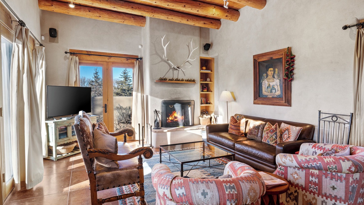 Photo of Livingroom in Historic Eastside