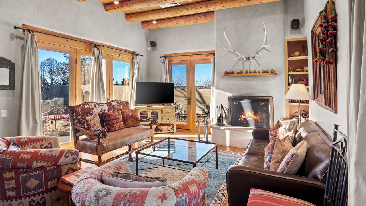 Photo of Livingroom in Historic Eastside