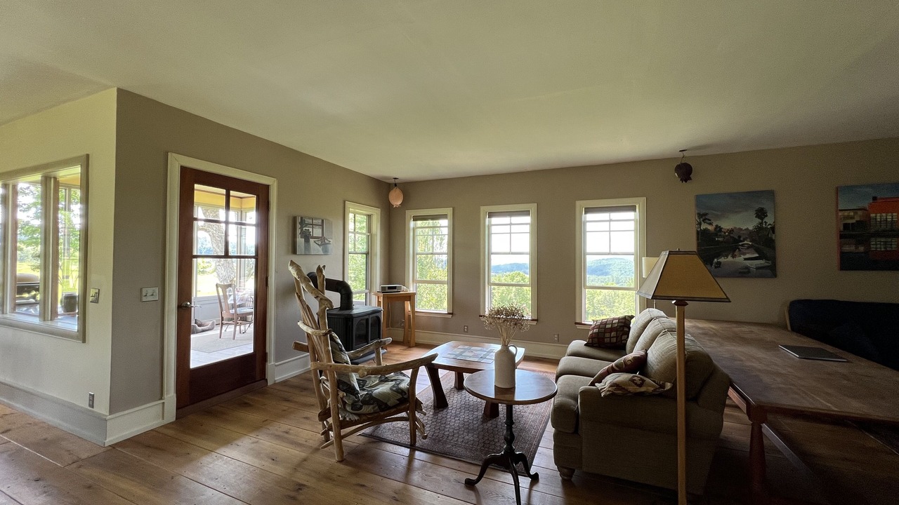 Photo of Livingroom in Lyndon Center