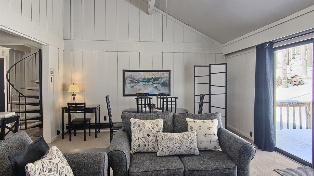 Photo of Livingroom in Bellaire