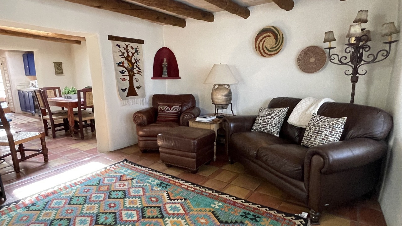 Photo of Livingroom in Historic Eastside