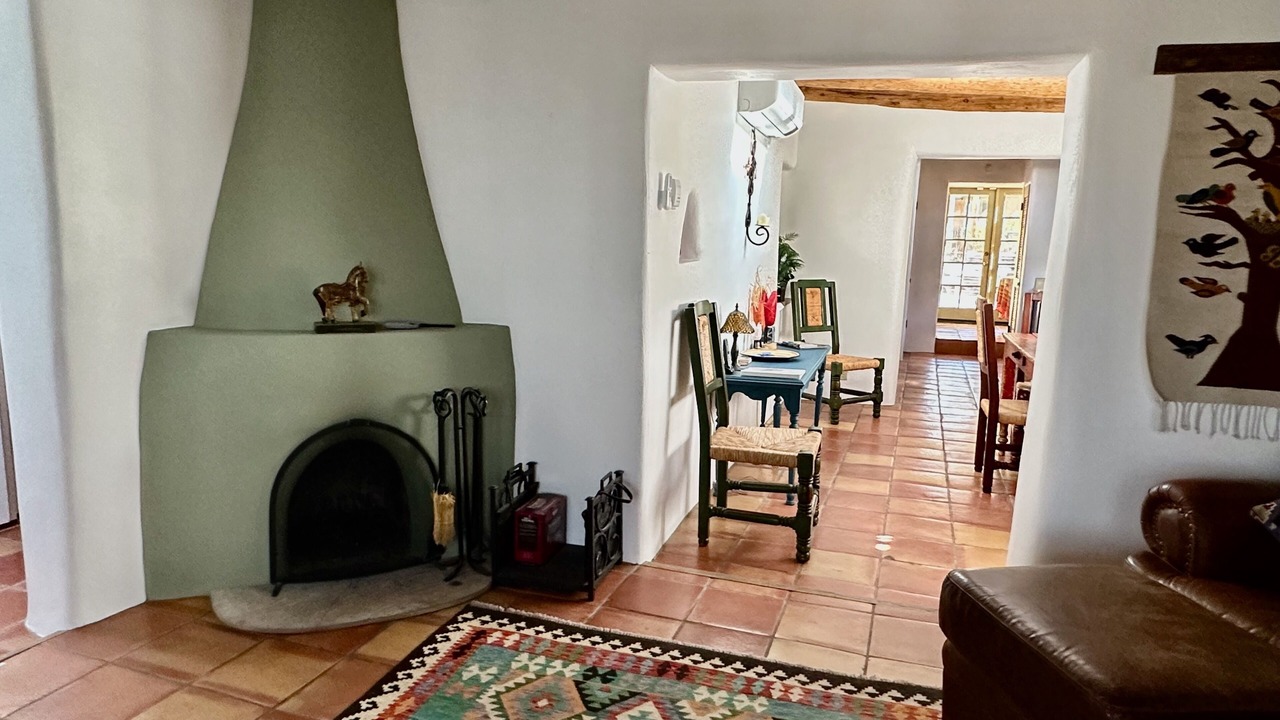 Photo of Livingroom in Historic Eastside