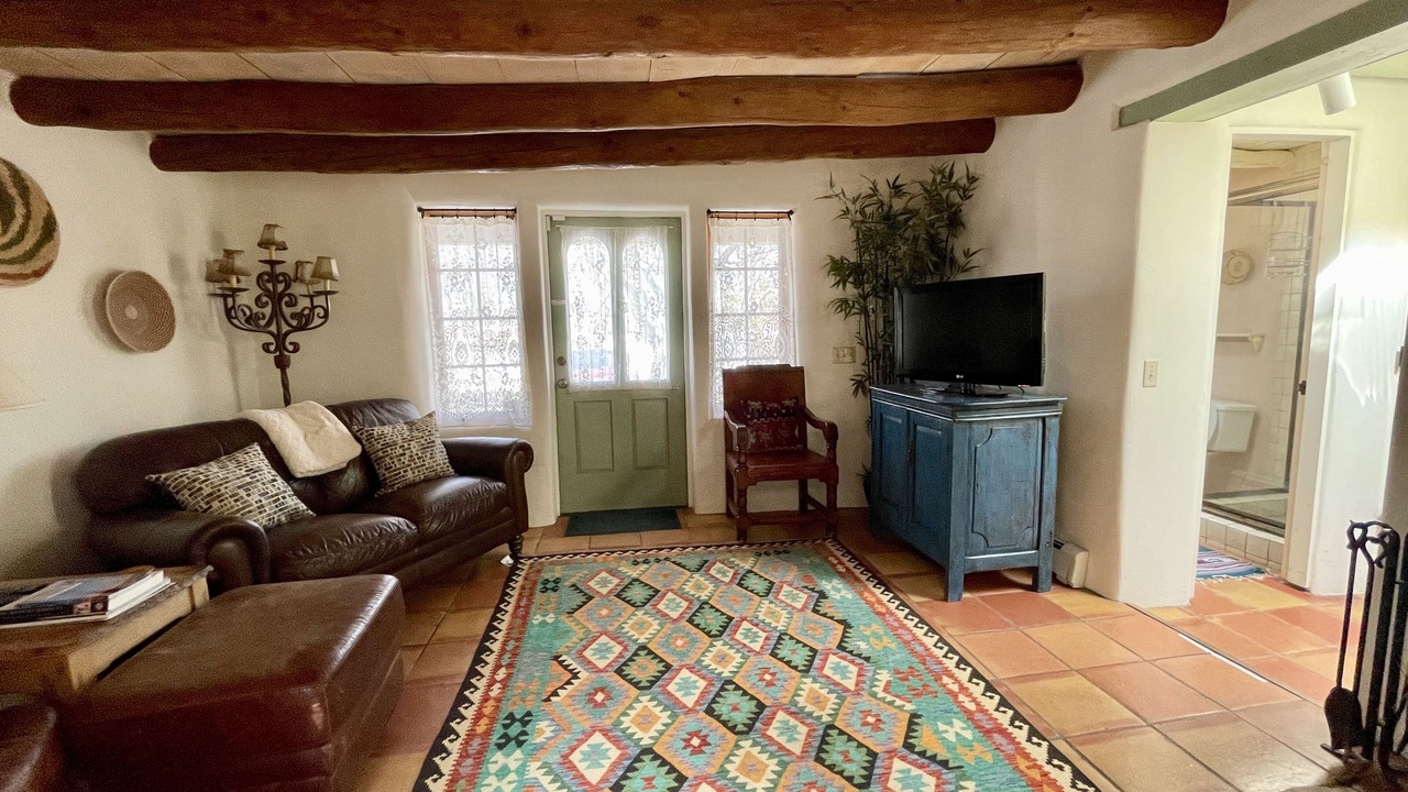 Photo of Livingroom in Historic Eastside