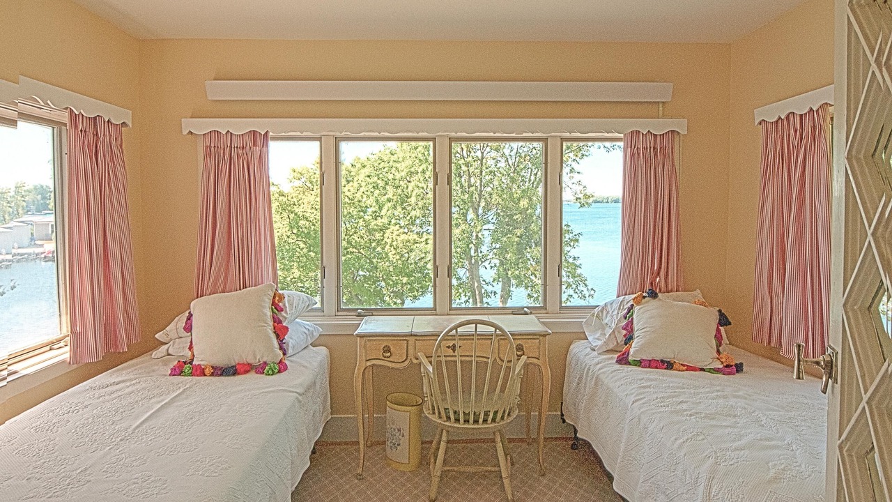 Photo of Bedroom in Deephaven