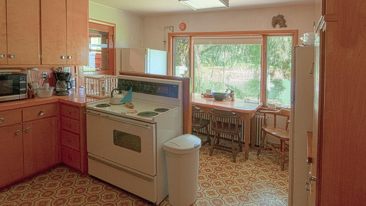 Photo of Kitchen in Deephaven
