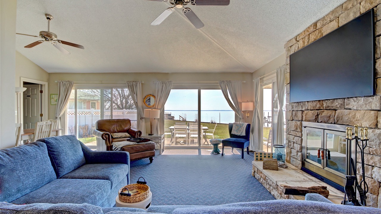 Photo of Livingroom in Port Clinton