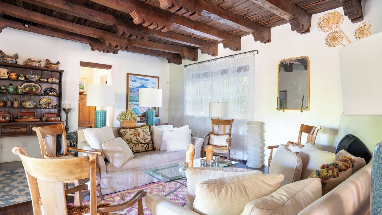 Photo of Livingroom in Historic Eastside