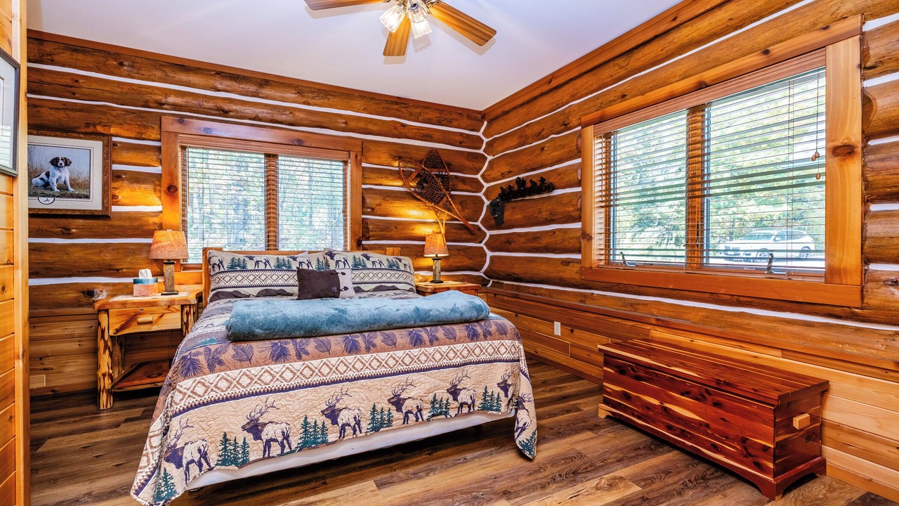 Photo of Bedroom in Mellen