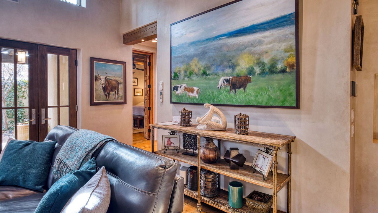 Photo of Livingroom in Historic Eastside