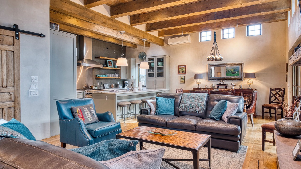 Photo of Livingroom in Historic Eastside