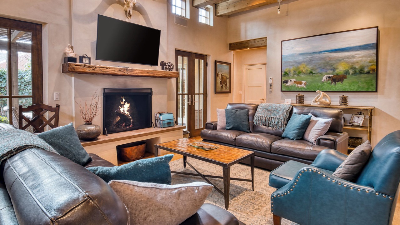Photo of Livingroom in Historic Eastside