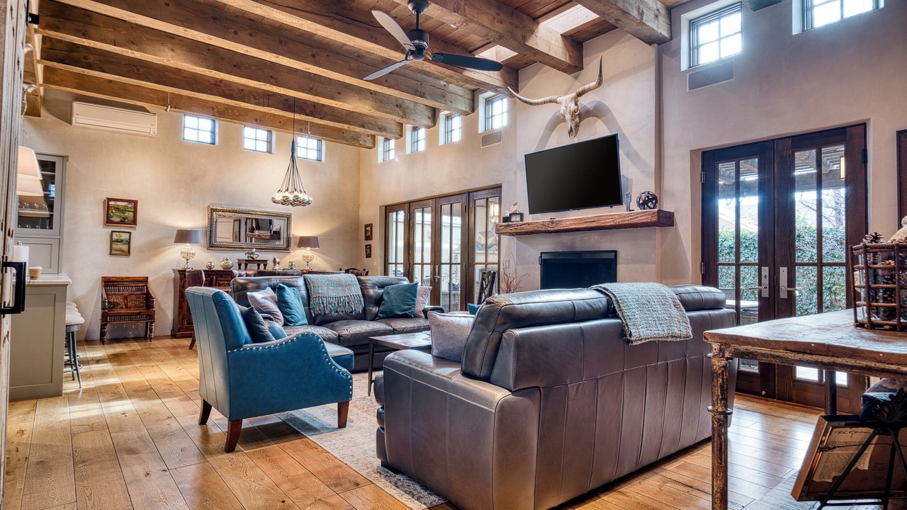 Photo of Livingroom in Historic Eastside
