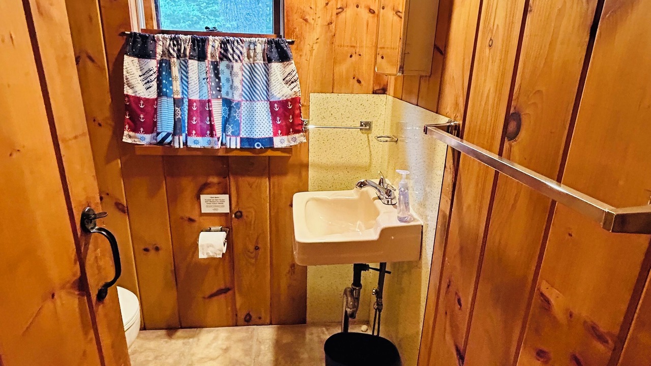 Photo of Bathroom in Melvin Village