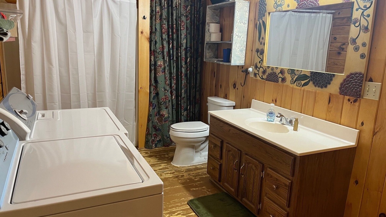Photo of Bathroom in Town of Clifton
