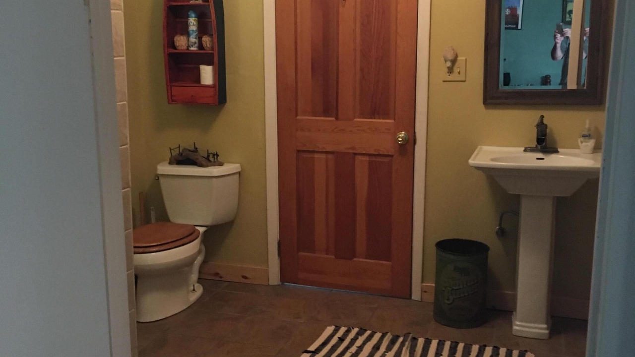 Photo of Bathroom in Canoncito