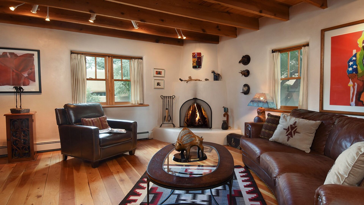 Photo of Livingroom in Historic Eastside
