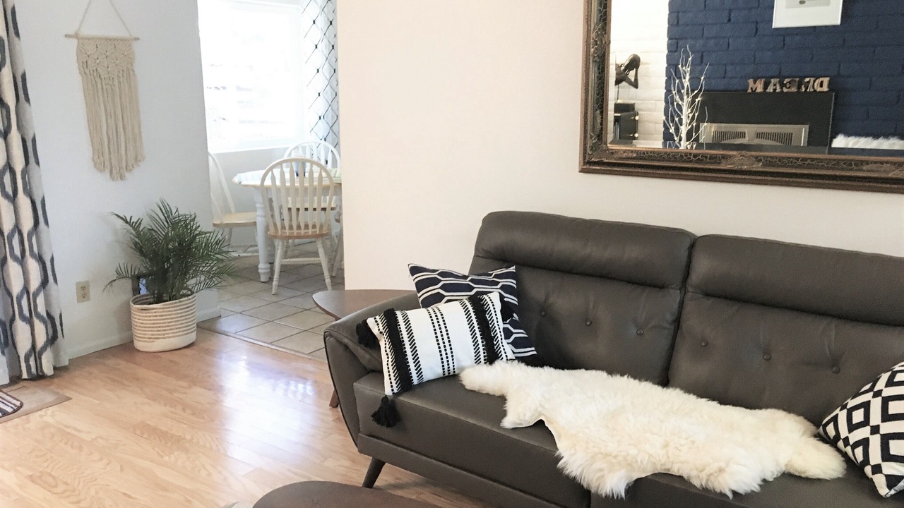 Photo of Livingroom in Los Alamos